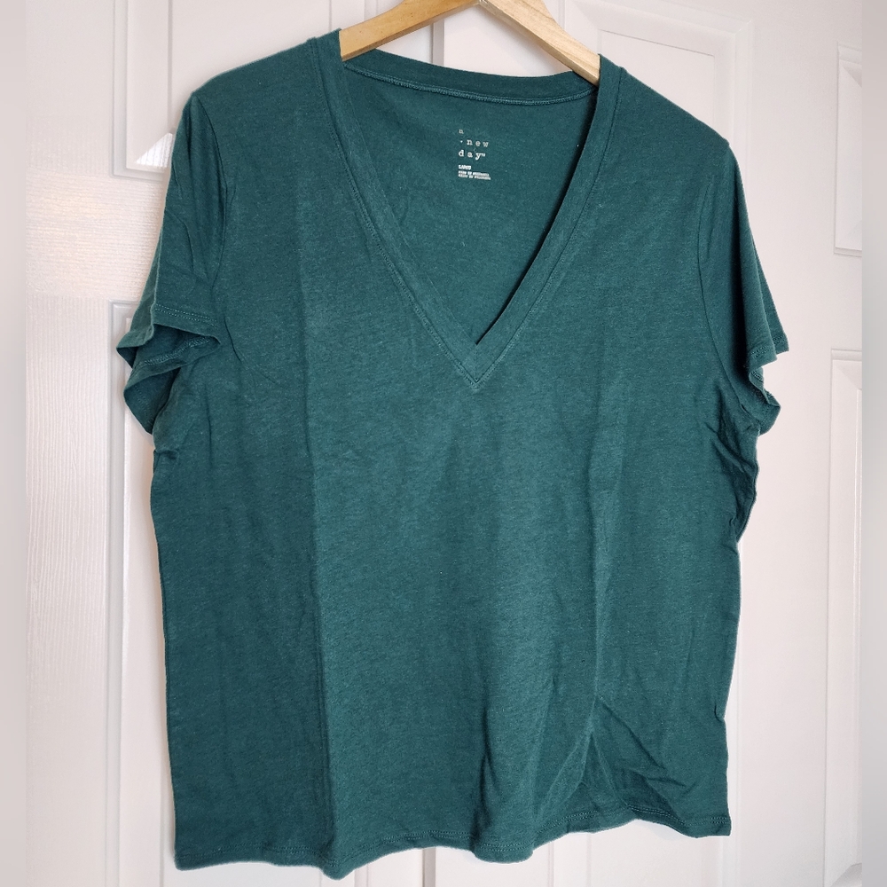 A New Day Hunter Green  V-Neck Short Sleeve Women’s Top Tee Size L NWT